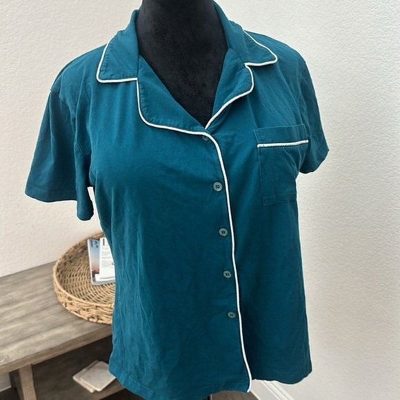 Elegant Teal Button-Down Shirt for Women - Picture 2 of 3